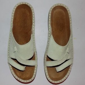 Naot  Pale Green suede EU37 US 6